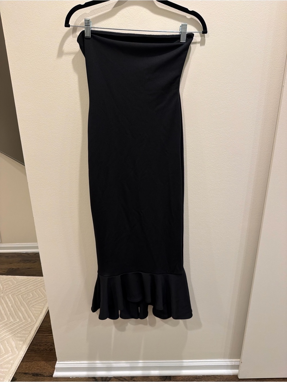 Superdown women’s Black Ruffle-Hem Midi Skirt